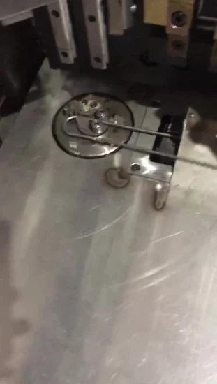 Presionando la máquina dobladora de alambre CNC 2D con agujero de perforación de alambre redondo con soldadura a tope